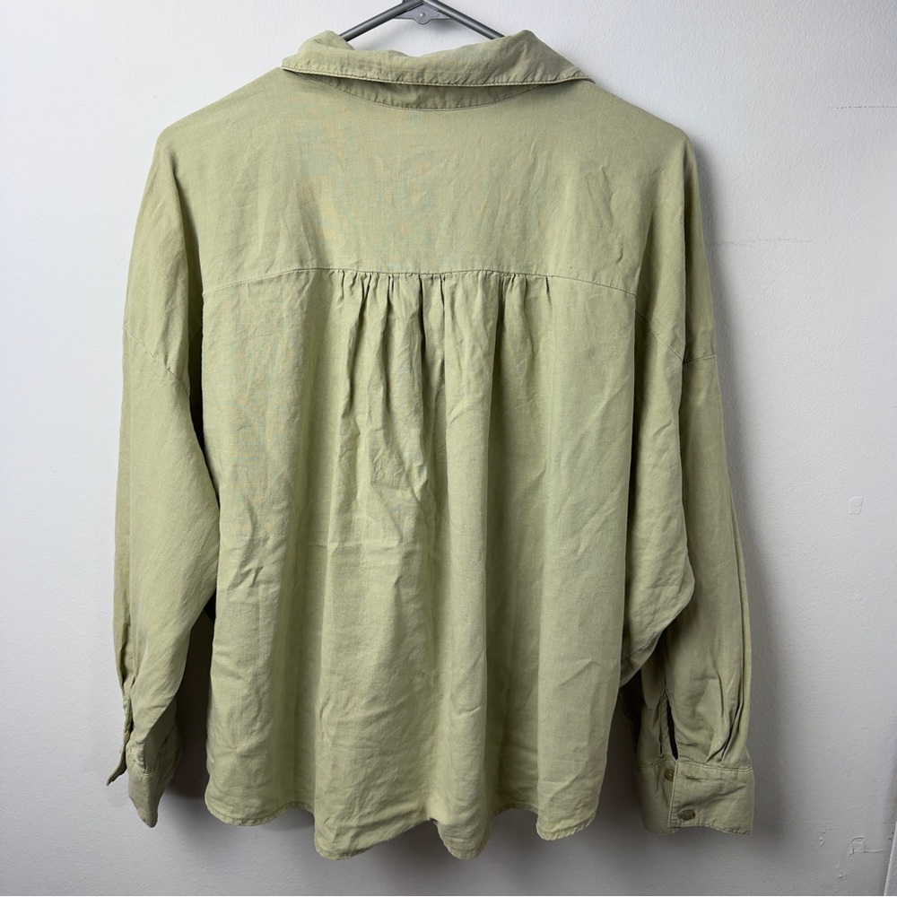 Young Fabulous & Broke Sage Green Linen Button Down Twist Front Top M - Picture 3 of 7